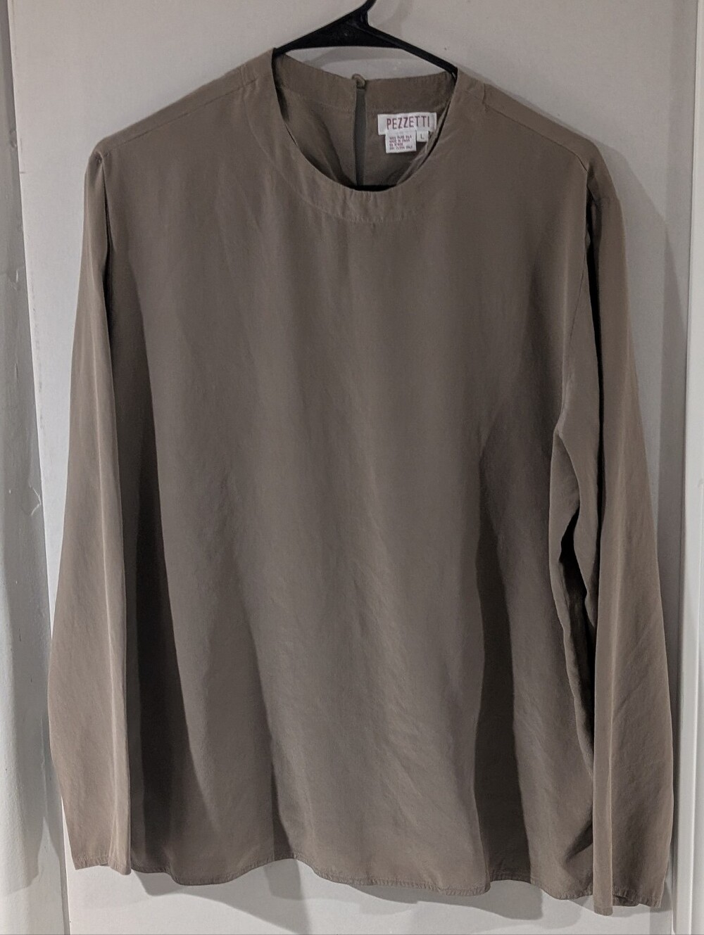 100% Pure Silk - Women's Taupe Long-Sleeve Crewneck Top